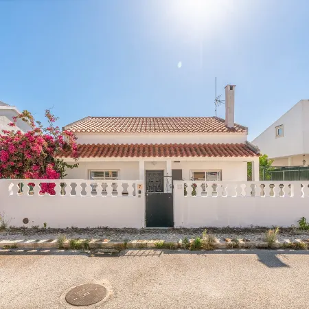 GuestReady - Serene Escape Close to Aroeira Beach