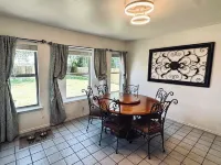 Dog-Friendly Keller Home: Fenced Yard, Game Nights, Near DFW & at&T Stadium Hotele w: Keller