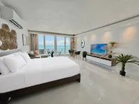 Luxury Oceanfront Studio • Stunning Views • Pool • Balcony + Free Parking