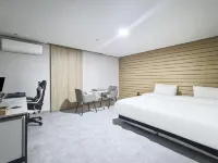 Hotel Zen Hotels near هاكيندانغ