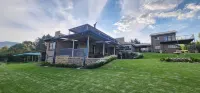 Ash River Lodge - parking
