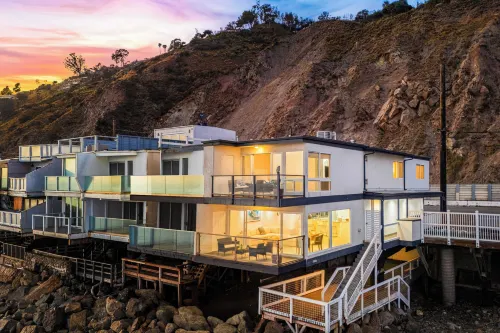 Beach Retreat With Oceanfront Balconies + Direct Beach Access Pacific Coast Outlook by Avantstay - 3星級