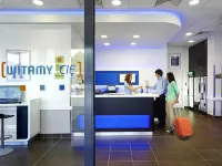 華沙雷杜塔宜必思快捷飯店 藍城購物中心（Blue City）附近的飯店