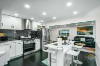 Charming Lake Geneva Retreat for 8 - WiFi