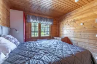 Cozy Alpine Retreat - Near Ski Lifts - 2-Star