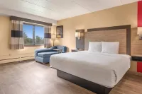 Ramada by Wyndham Minneapolis Golden Valley - Parking
