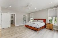 Spacious Lake House Retreat With Game Room, Theater Room, Fire pit and Boat Slip - 4 estrellas