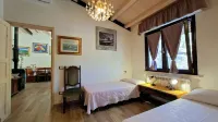 Pony's Cottage in Tuscan hills facing the sea