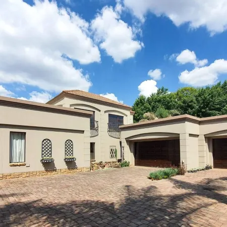 Or Tambo Airport Holiday Home