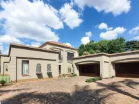 Or Tambo Airport Holiday Home
