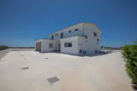 Villa Sienna, Fabulous 6Bdr Protaras Villa - parking