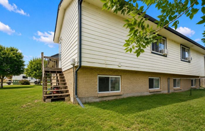 Chimney Park Retreat King Suite + Fenced Yard