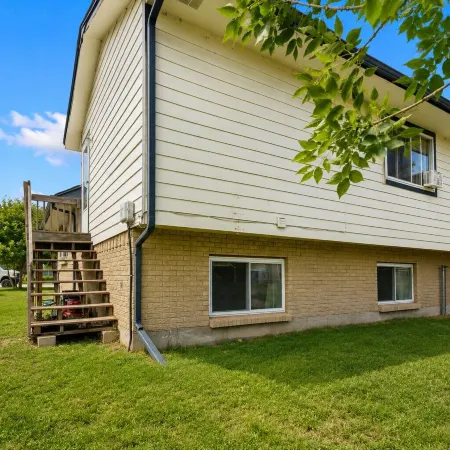 Chimney Park Retreat King Suite + Fenced Yard