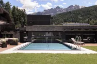 Aparthotel Familiaris - Family Apartments - Pools & Spa in Dolomites - Rooftop Pools