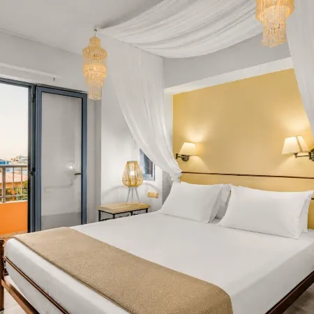 Golden Bay Apartments-Garden Haven