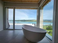 Lakeview Guest Rooms with Huge Rooftop Terrace - Wifi