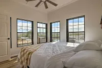 Chic Fredericksburg Retreat - Near Wineries! - spa