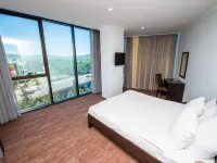 Hotel Shine Palace Отели рядом с достопримечательностью «Станция метро Грмагеле»