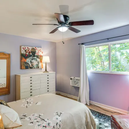 Walk to Downtown Chico! Tree-lined Apt w/ Deck