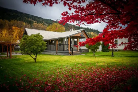 Revelstoke Lodge