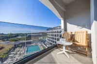 Side Moon Palace - Mountain view