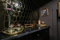 Velvet Haus Downtown 3rd Floor Deck Backyard - 방갈로