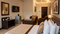 Royal vantage hotel and suites - 4-Star