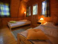 Log House by Lake Tajty, Masurian Lakes Trail - Parkplatz