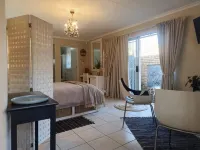 Private cottage, sleeps 2, perfect for work & play - Mountain view