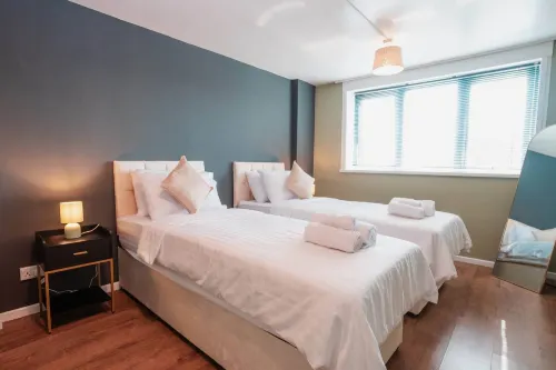 Free Parking 2BR Sleeps 5 Close to JR Hospital - balcony