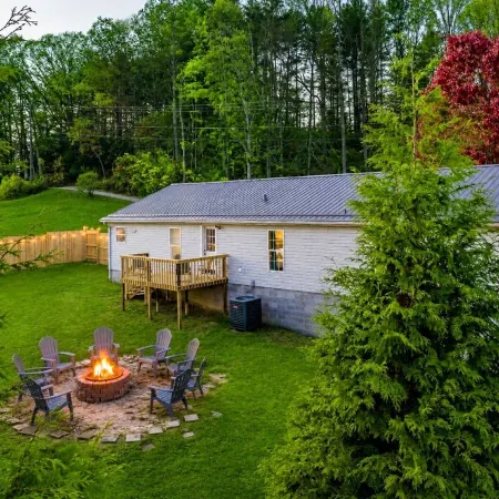 Thuja Hideaway - New River Gorge Escape - Pet Friendly