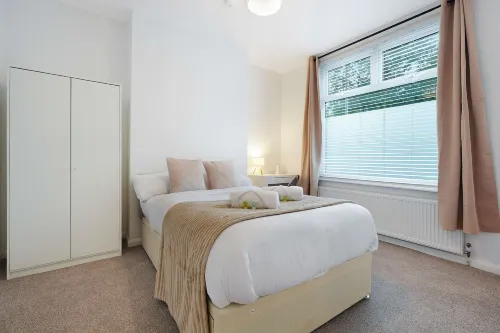 Modern Duplex 4BR Thornaby by Stay With Us - Wifi