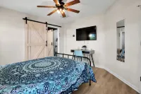 Near Eats, Shops, Golf & Beach: Oak Island Suite! - Beach