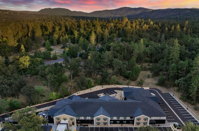 The Inelle, Oakhurst Yosemite, a Tribute Portfolio Hotel