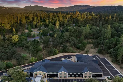 The Inelle, Oakhurst Yosemite, a Tribute Portfolio Hotel - Boutique