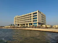 Waves Hotel - Beach