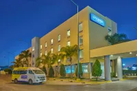 City Express by Marriott San Luis Potosí Zona Industrial - Parking