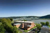 Fairfield Inn & Suites Madison Historic Eagle Cotton Mill - parking