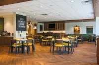 Fairfield by Marriott Inn & Suites Marquette - breakfast