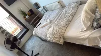 2 Bedroom Apartment with Balcony, Double Bed & Single Bed in living Room - balcón