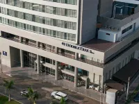 DoubleTree by Hilton Trujillo - С баром