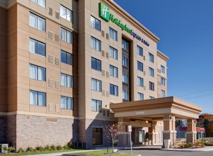 Holiday Inn Express & Suites Ottawa West - Nepean