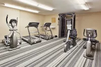 Sonesta Simply Suites Cleveland North Olmsted Airport - Gym