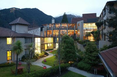 庭 コプソーン ホテル アンド リゾート クイーンタウン レイクフロントの写真