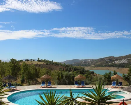 Serene Retreat in Lake Vinuela with Breathtaking Views Hotels in Vinuela
