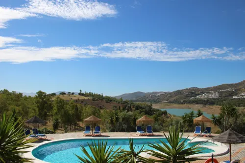 Serene Retreat in Lake Vinuela with Breathtaking Views