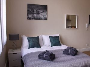 The Manchester St Petersgate - Sleeps up to 6 Close to Train Station Very Central