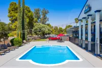 Days Inn by Wyndham Red Bluff - Pools