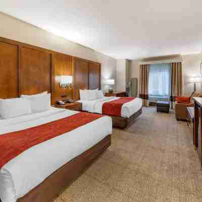 Comfort Suites Near Six Flags Magic Mountain Rooms