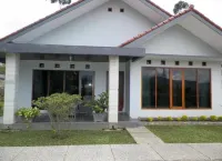 Villa Mandalawangi Hotels near Rahong glamping ground